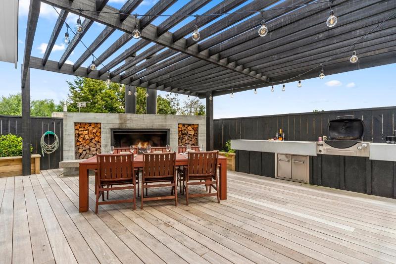 Lavish at the Lake - image 10