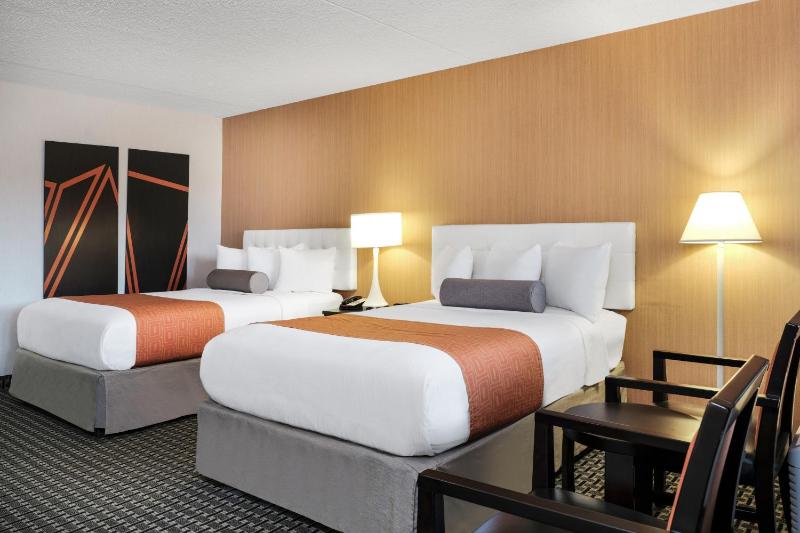 Double Room with Two Double Beds and Pool View - Non-Smoking image 3