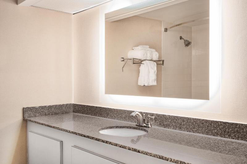 Double Room with Two Double Beds and Pool View - Non-Smoking image 3