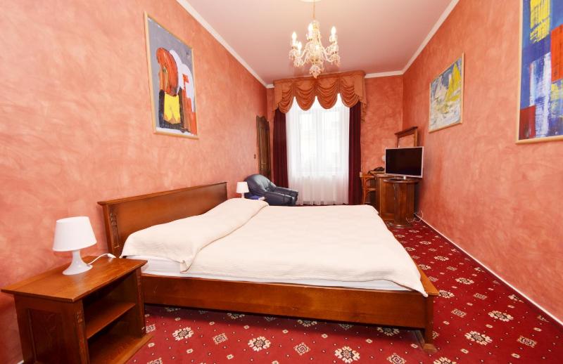 Deluxe Double Room with Bath image 3