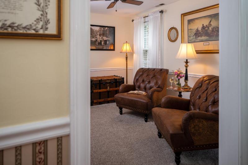 Queen Suite image 3