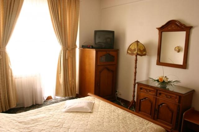 Double or Twin Room image 2