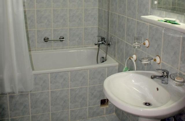 Double or Twin Room image 3
