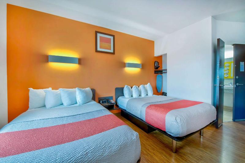 Quadruple Room - Non-Smoking image 3