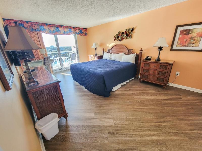 904 South Hampton condo - image 4