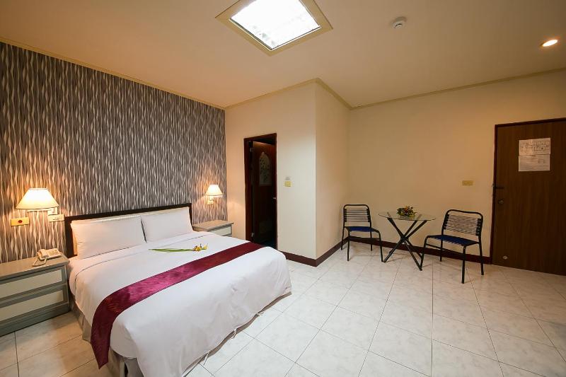 Jiuning Business Hotel - image 14