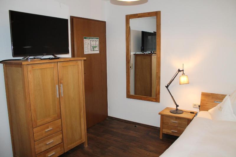 Single Room image 3