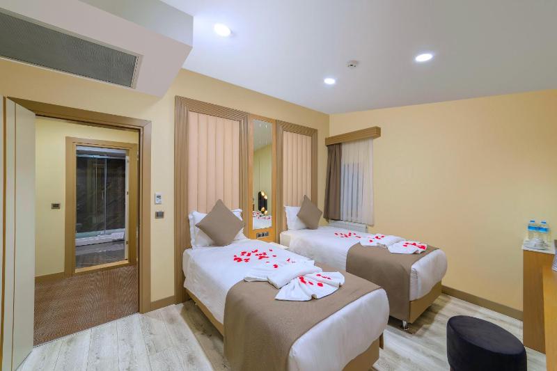 Superior Family Room image 3