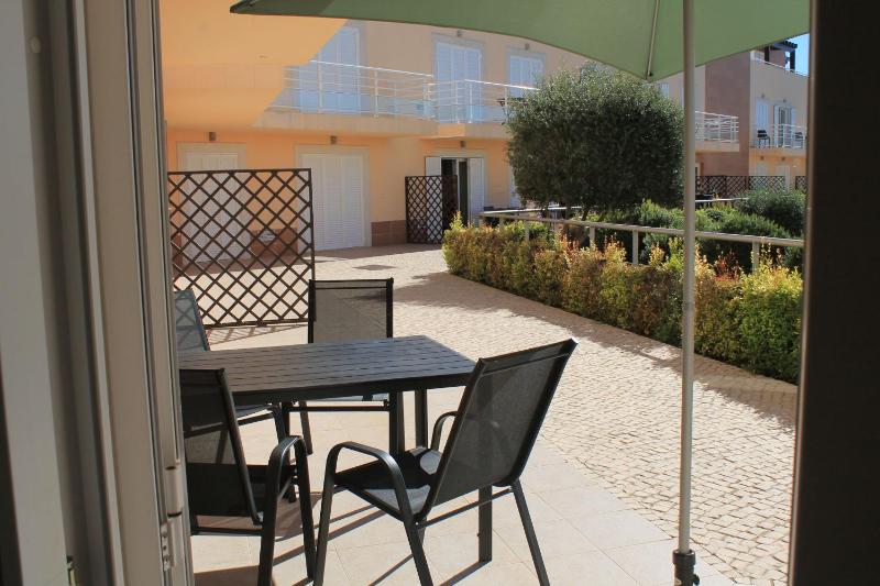 Deluxe Apartment with Pool View  image 4