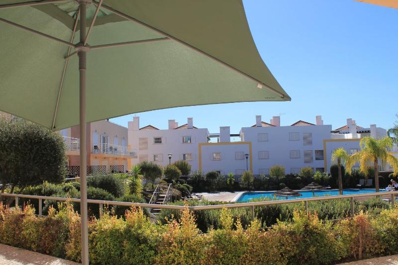 Deluxe Apartment with Pool View  image 3