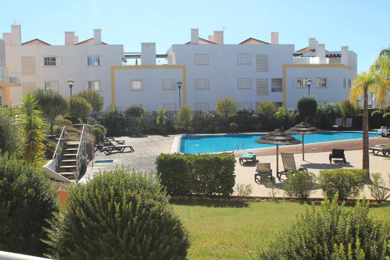 Deluxe Apartment with Pool View  image 1