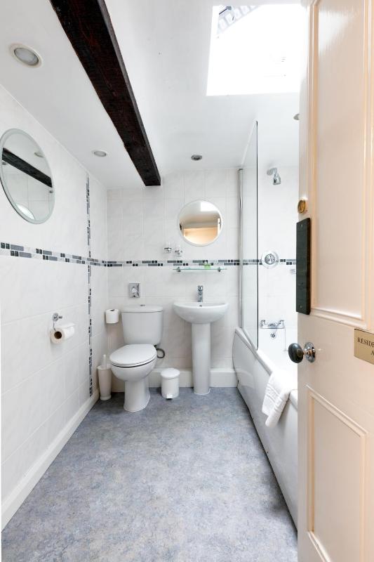 Double Room with Private External Bathroom image 2
