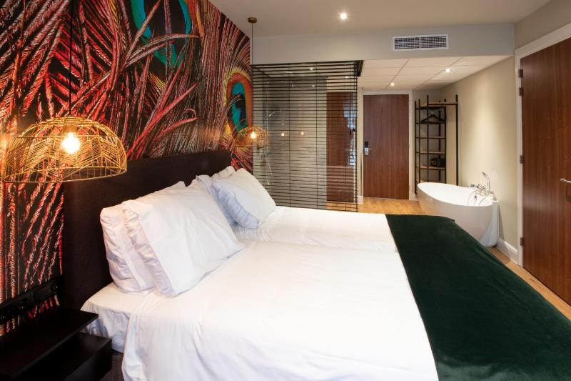 Family Room image 1