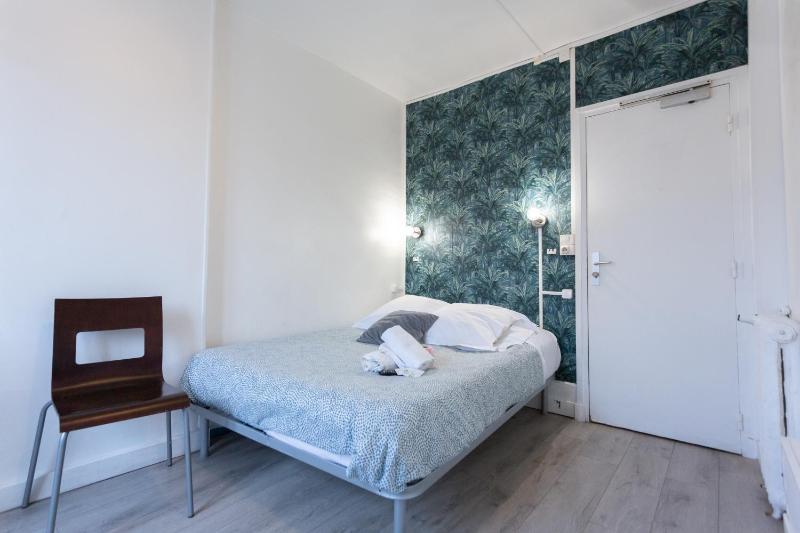 Standard Double Room with Shared Bathroom image 1