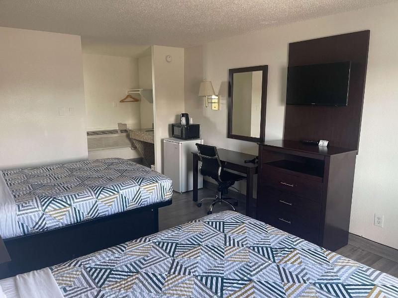 Quadruple Room - Non-Smoking image 3