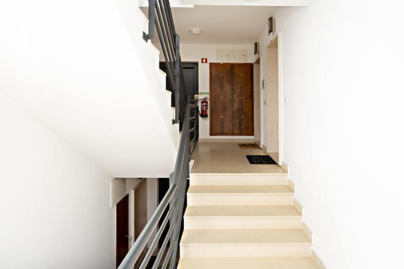 Ocean Breeze Apartment - image 6