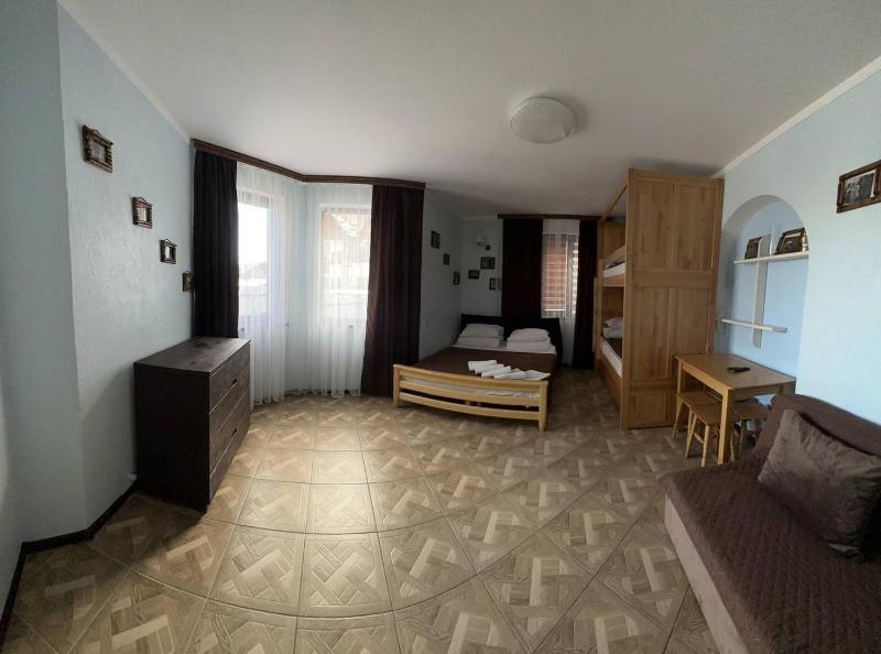 One-Bedroom Apartment image 4