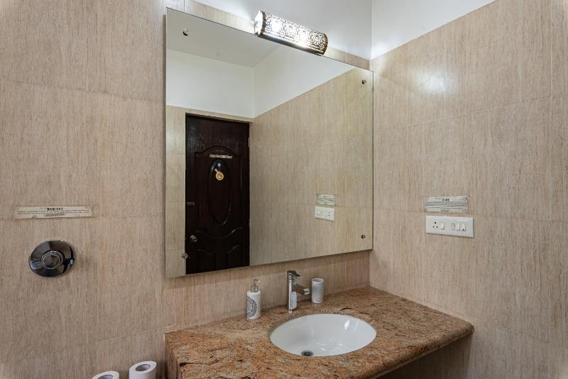 Lavish Executive Villa with Private Swimming Pool - image 2