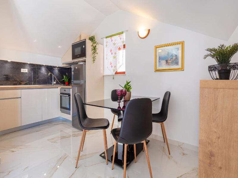 Villa Ana Apartments - image 17