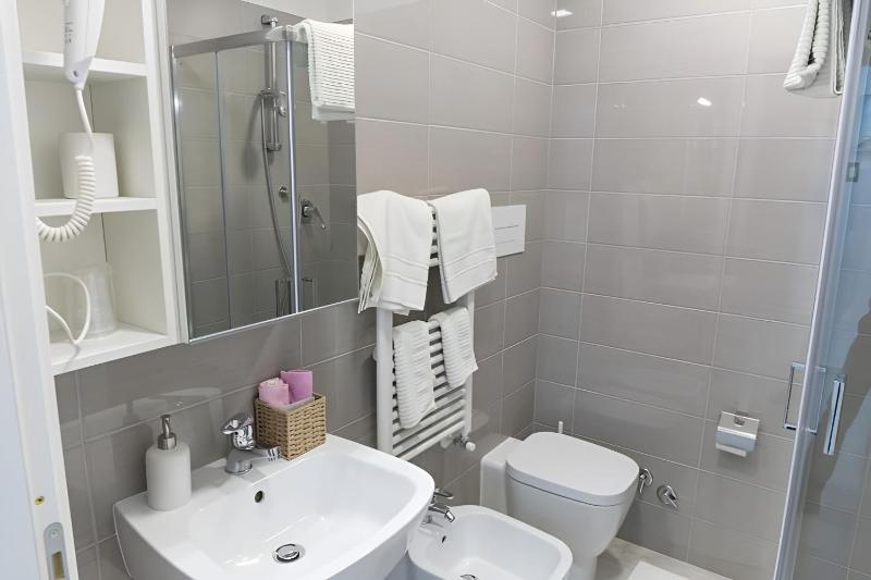 Double or Twin Room image 2