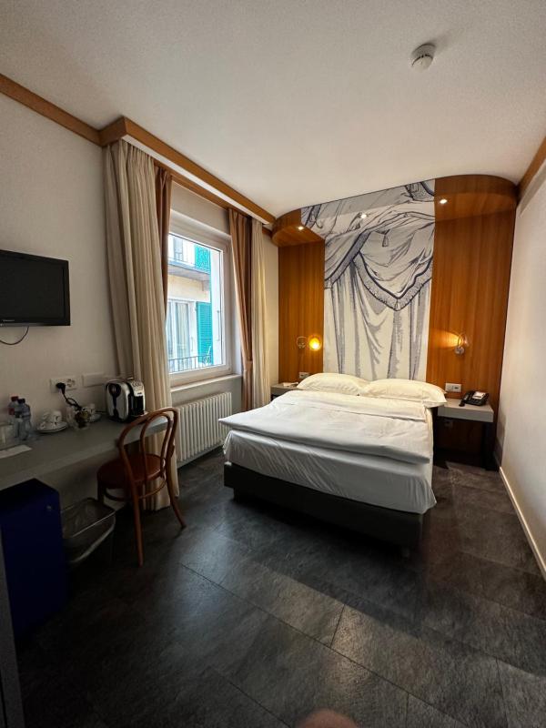 Budget Single Room with Courtyard View image 3