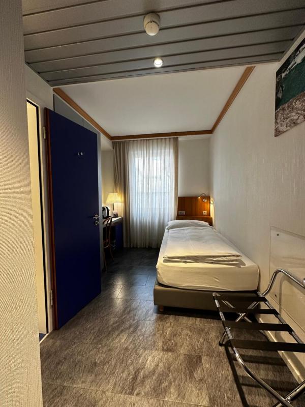 Economy Single Room with Courtyard View image 2