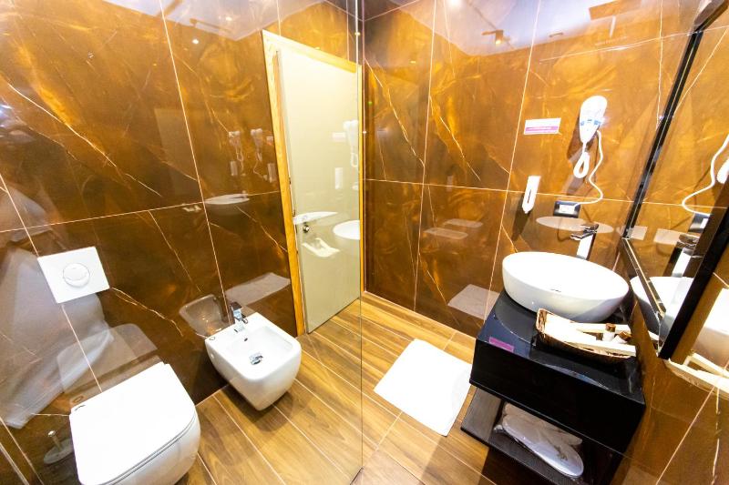 Deluxe Quadruple Room with Balcony - Ground Floor image 4