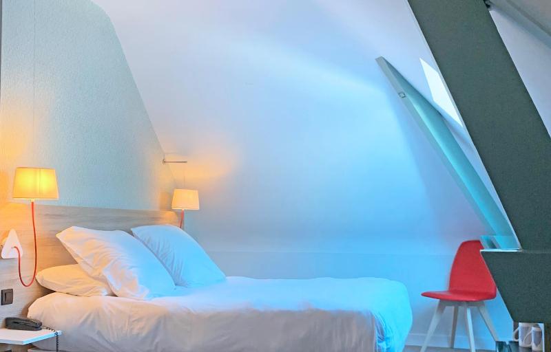 Standard Double Room City Side image 4