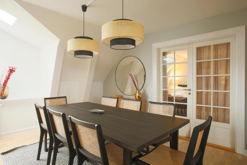 Unique 5 Bedroom Apartment w Exposed Beams in Copenhagen - image 16