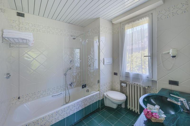 Double Room image 3