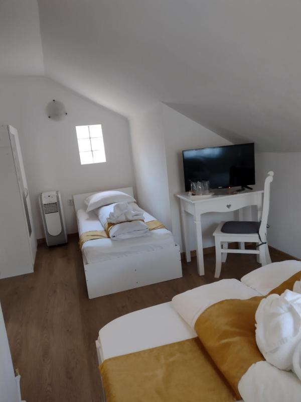 Triple Room image 3