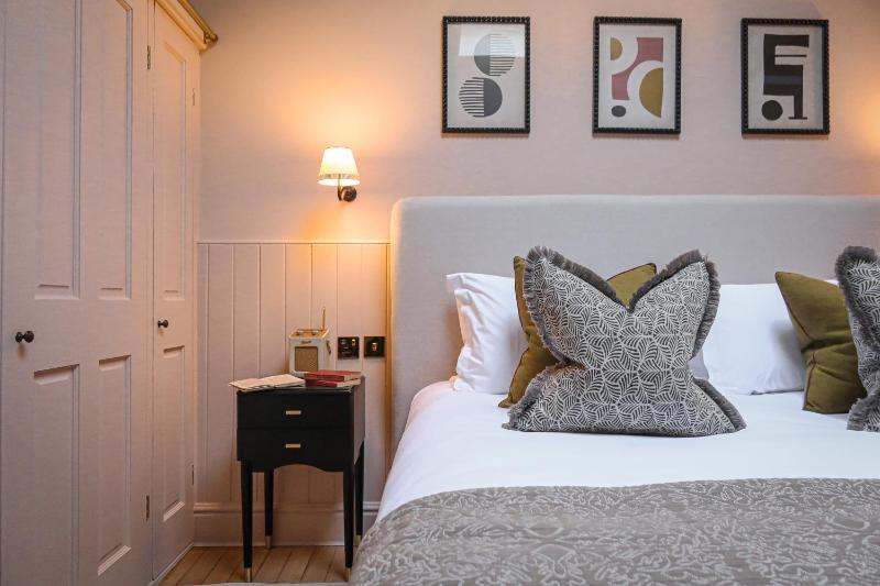 Superior King Room image 1