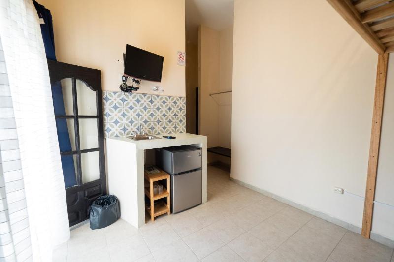 Nido Colibrí - Private Rooms and hostel Dorms in Remate de Paseo Montejo - image 11