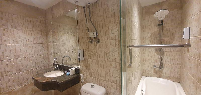 Garden City Plaza Hotel - image 5