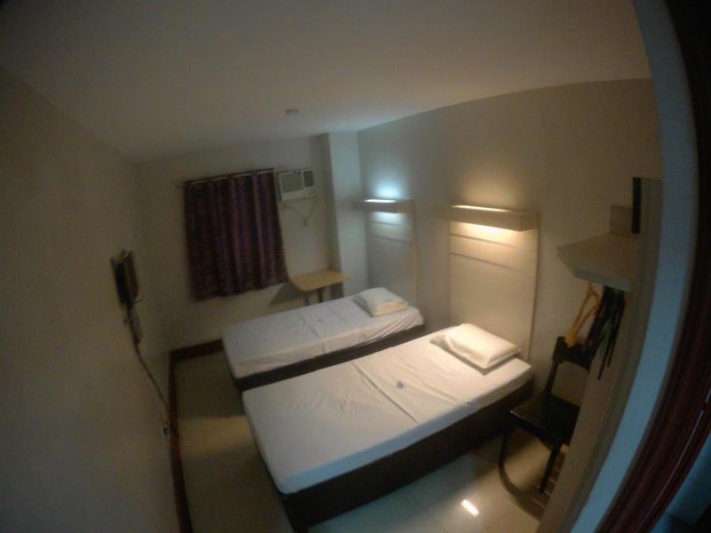 Basic Triple Room image 2