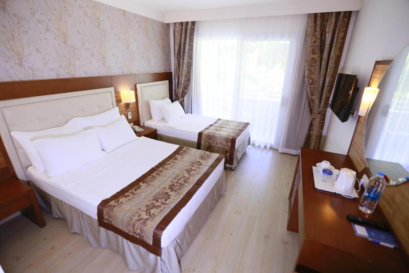 Standard Double Room image 2