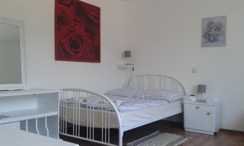 Queen Studio with Sofa Bed - Roon Str. 8 image 1