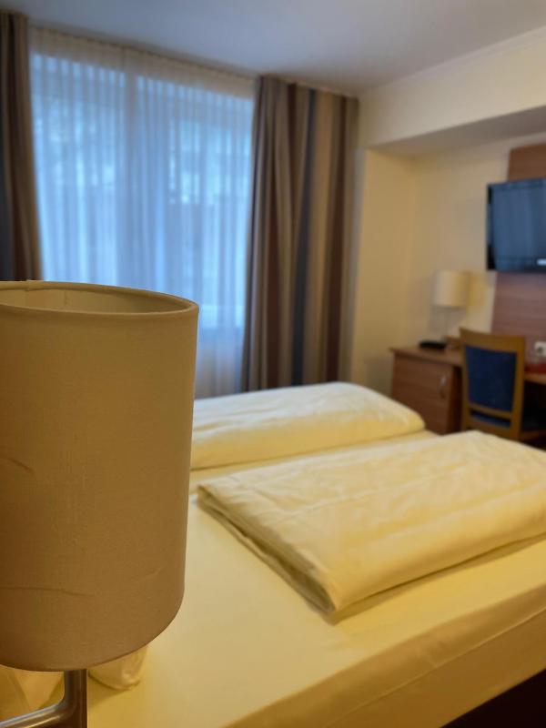 Double Room image 4