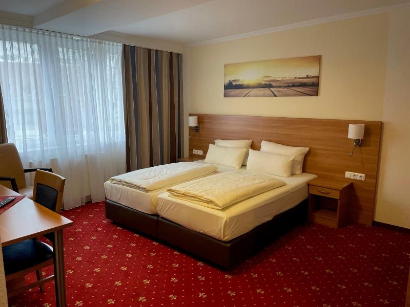 Double Room image 3