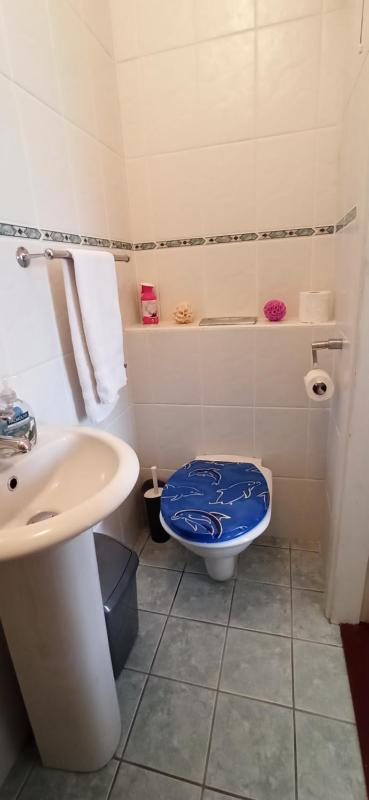 Twin Room image 4