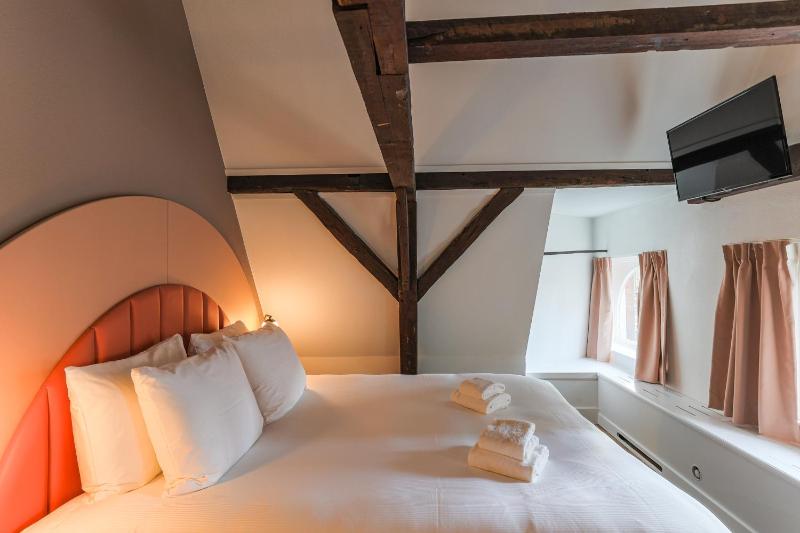 King Room image 4