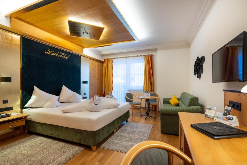 Superior Double Room image 4