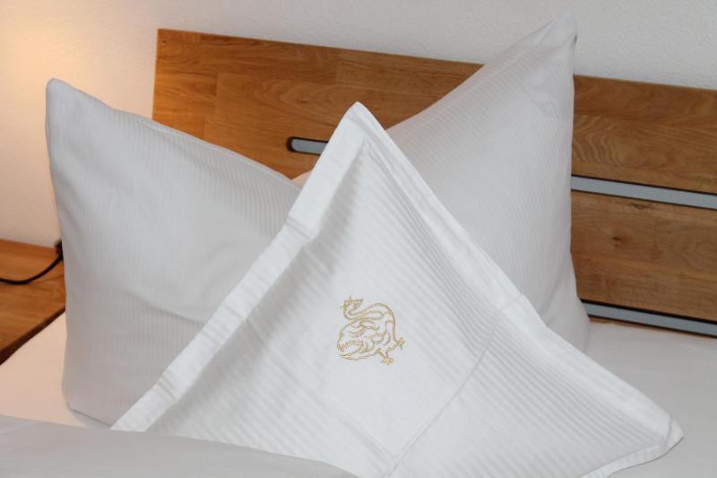 Standard Twin Room image 4
