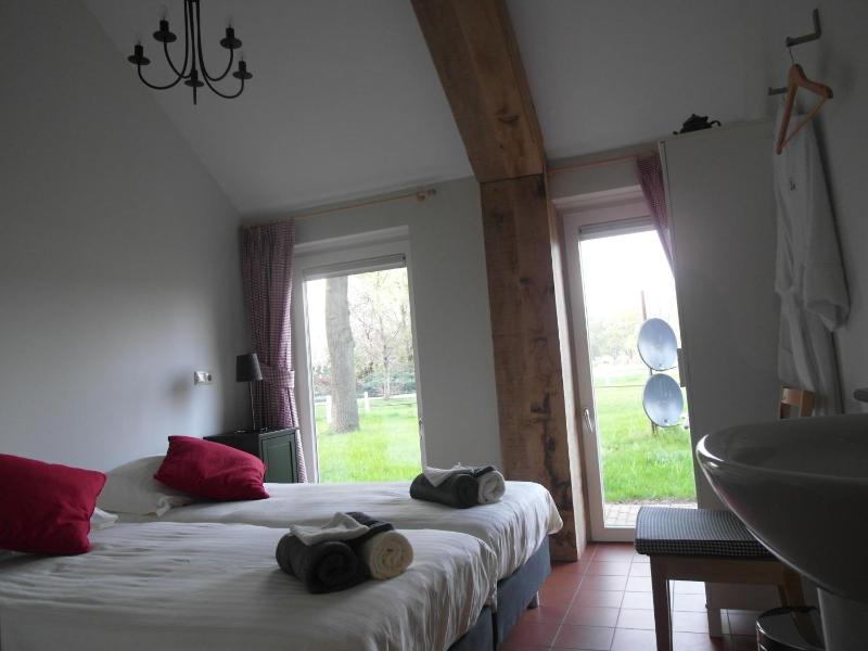 Small Double Room image 3