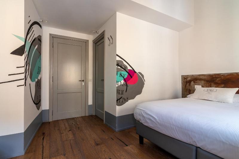 Double or Twin Room with Private Bathroom image 4