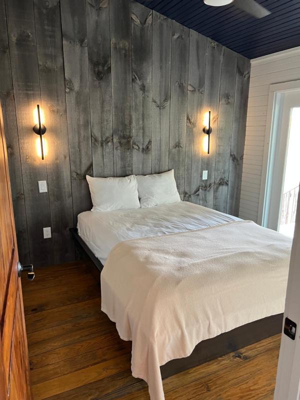 Three-Bedroom Bungalow image 4