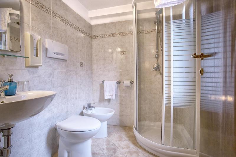Triple Room image 4