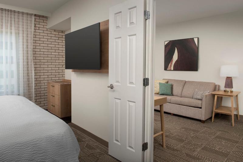 One-Bedroom King Suite with Sofa Bed image 2