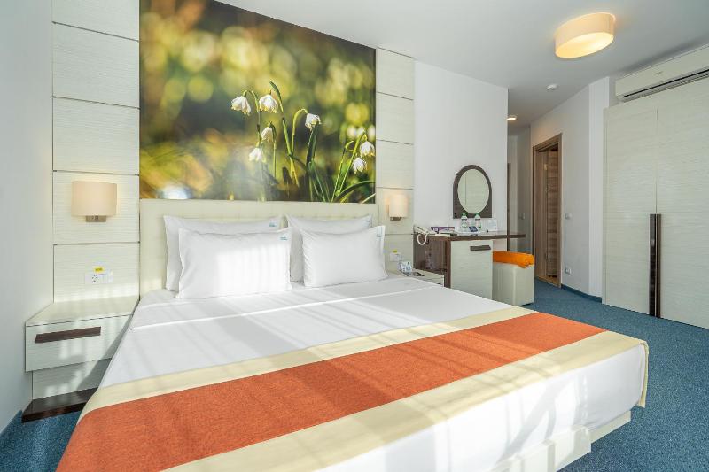 Double Room in Hotel image 3