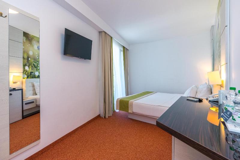 Double Room in Hotel image 4